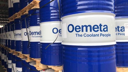 [Translate to United Kingdom (UK):] Oemeta oil barrels on pallets