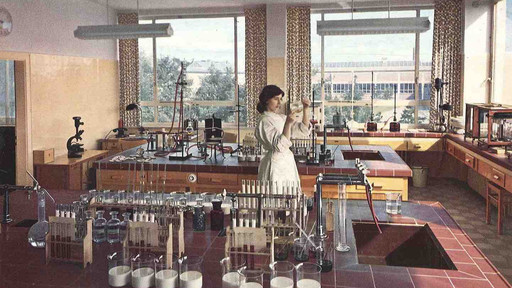 [Translate to United Kingdom (UK):] View of a laboratory from the 1950s