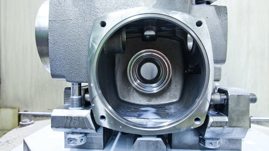 Transmission in front view   