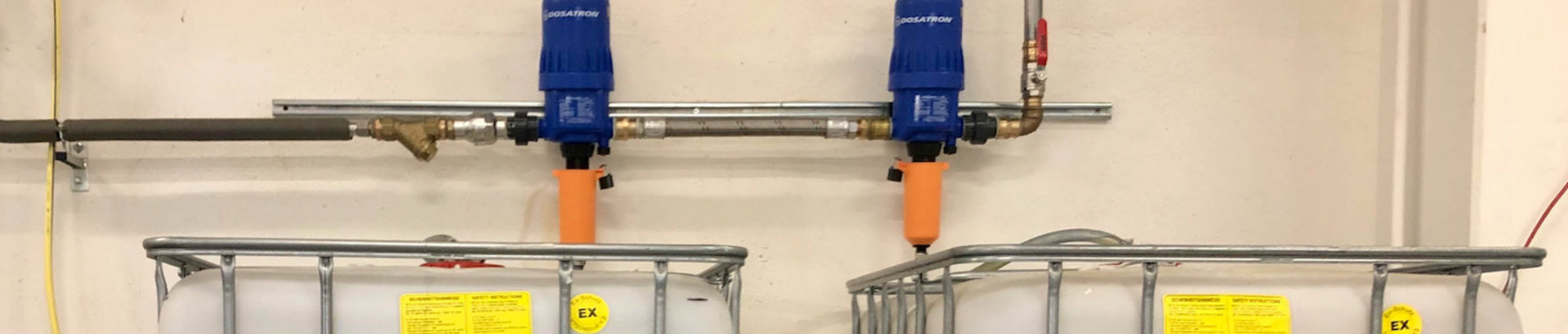 Cooling lubricant container in the production hall