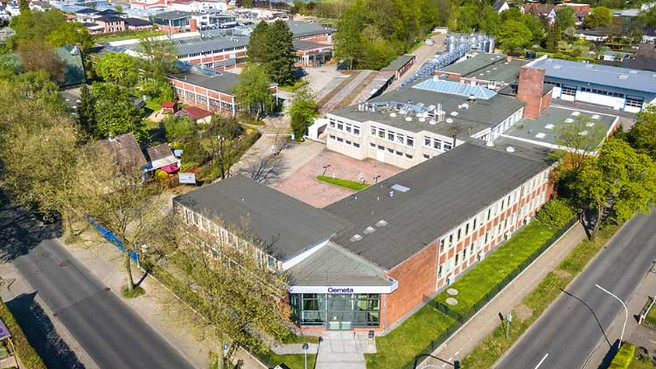 Fabrik- und Bürogebäude von oben