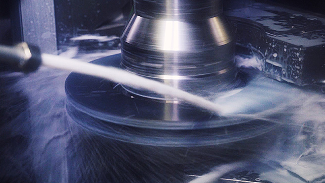 Metalworking fluid for flat honing